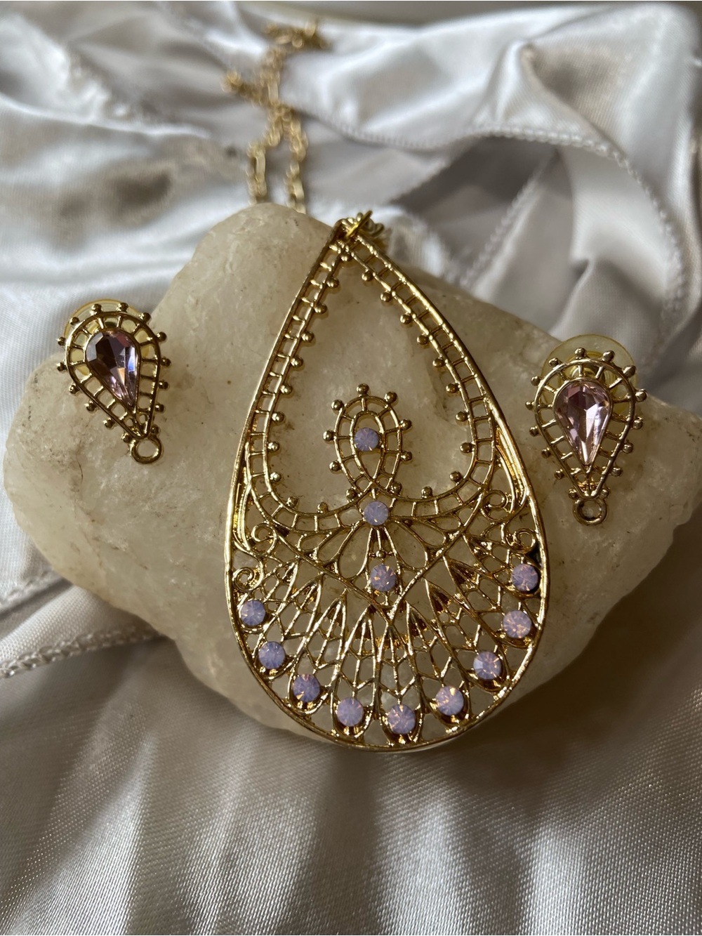 Gold Filigree Teardrop Necklace & Earring Set with Lavender Stones
